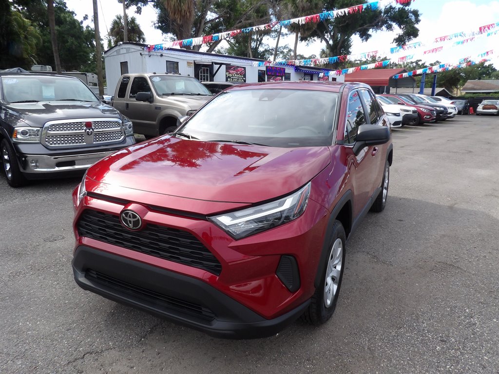 2023 Toyota RAV4 LE FWD's photo