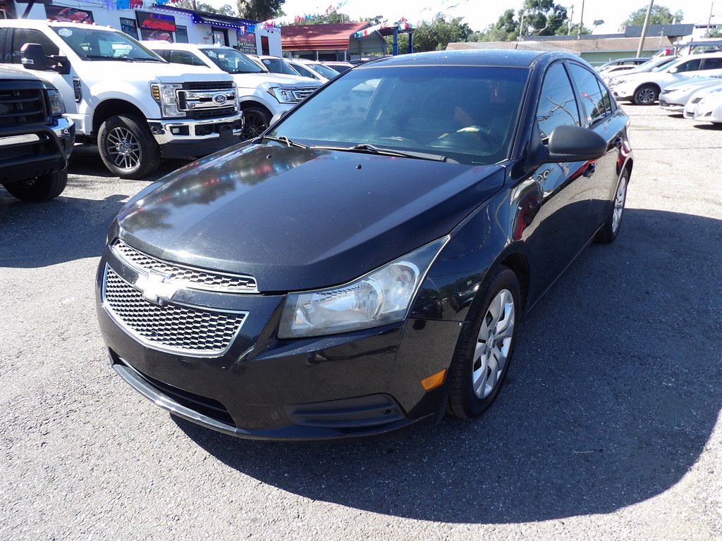 2013 Chevrolet Cruze LS Auto's photo